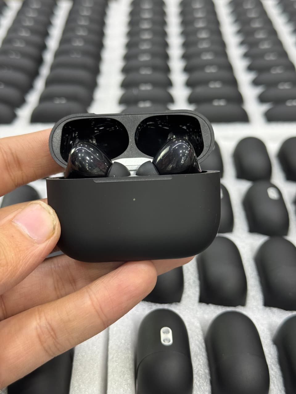 wireless earbuds Pro (2nd Generation) – Active Noise Cancellation, Adaptive Audio, Personalized Spatial Audio, MagSafe Charging Case (USB-C)